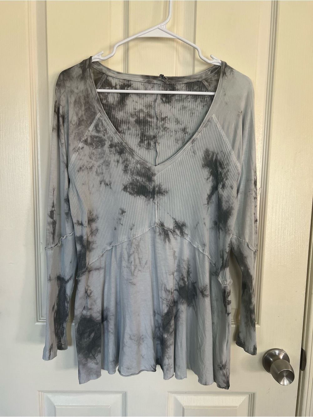 POL Tie Dye Ribbed Babydoll Top Tunic Gray Black Long Sleeve